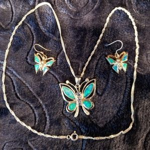 🦋Butterfly necklace and earring set🦋